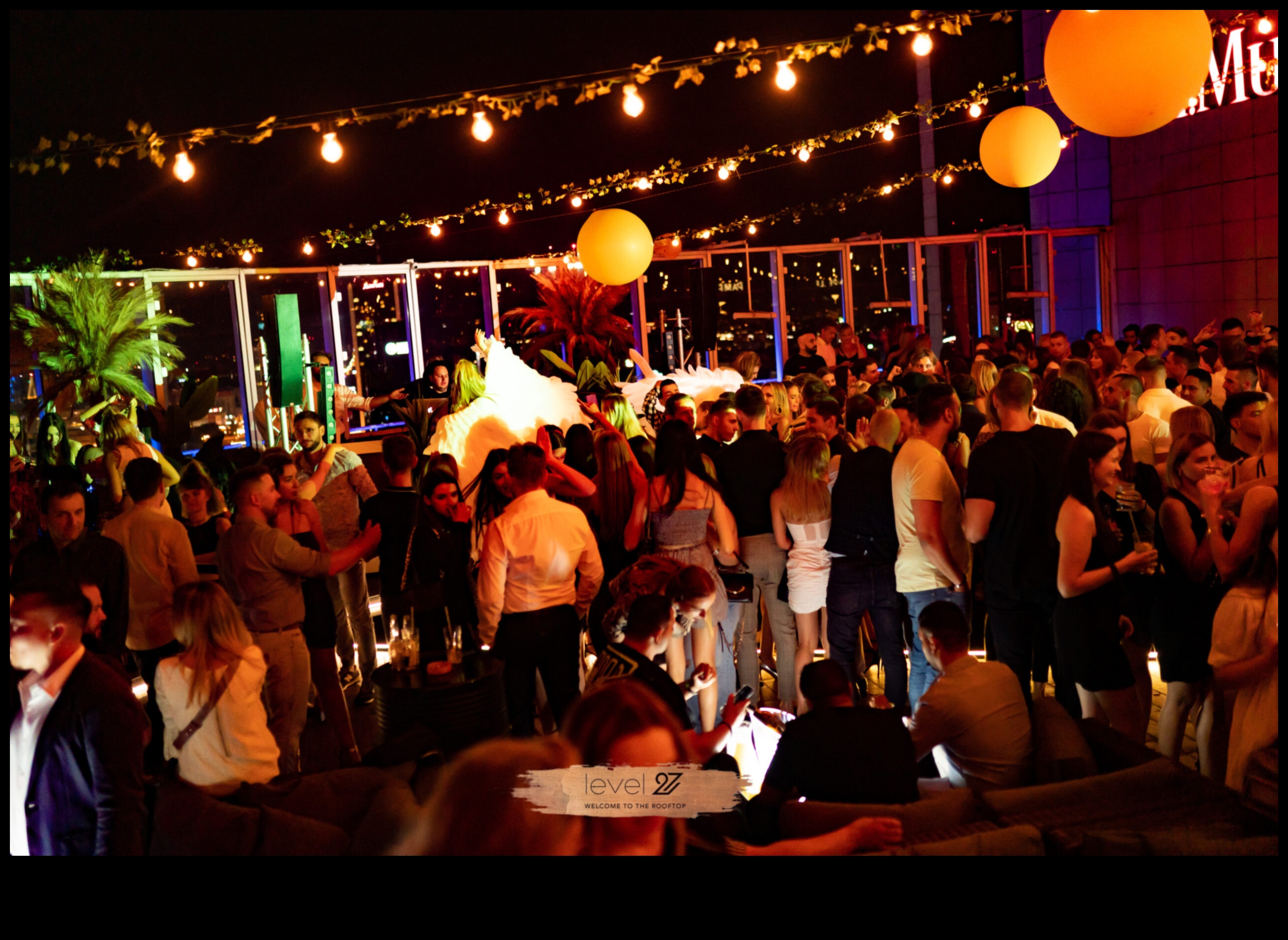 Războală pe acoperiș: adunări sociale cu vedere